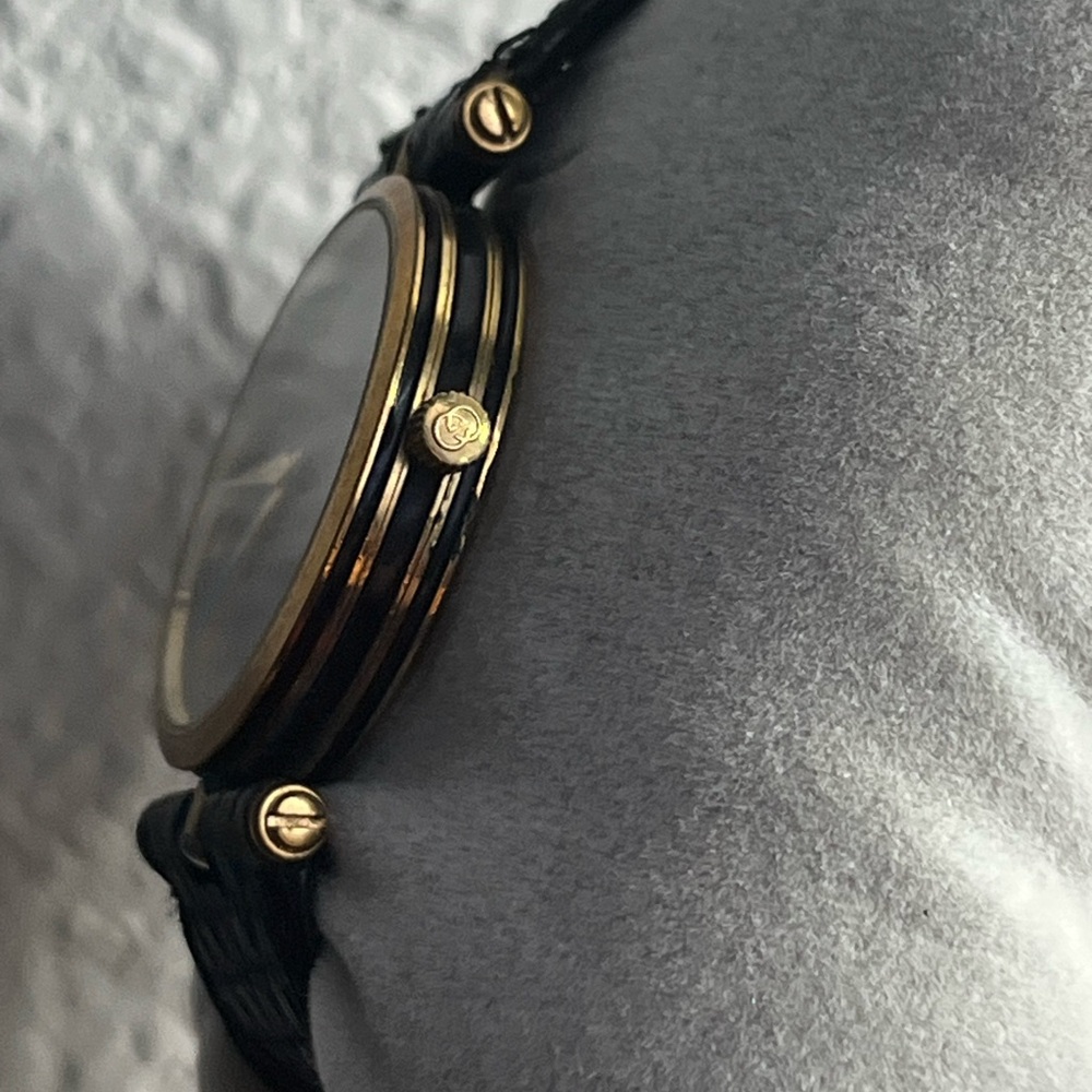 Gucci 2000M stacked Black and Gold Men's Watch - Picture 5 of 15